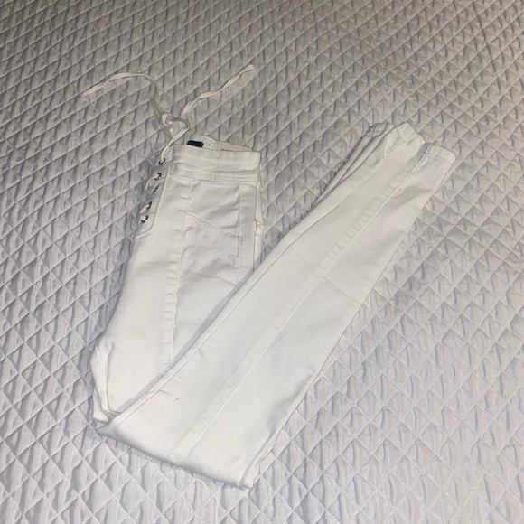 BERESHKA SUPER SKINNY HIGH RISE WHITE JEANS 
Size USA 00 / EUR 32 - Picture 1 of 4